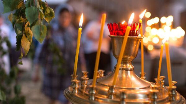 В храме в Гатчине ответили на обвинения в продаже макарон вместо свечей