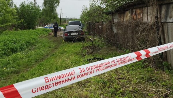 Лента ограждения у дома в садоводческом товариществе 50 лет Октября в поселке Редкино Тверской области Лента ограждения у дома в садоводческом товариществе 50 лет Октября в поселке Редкино Тверской области