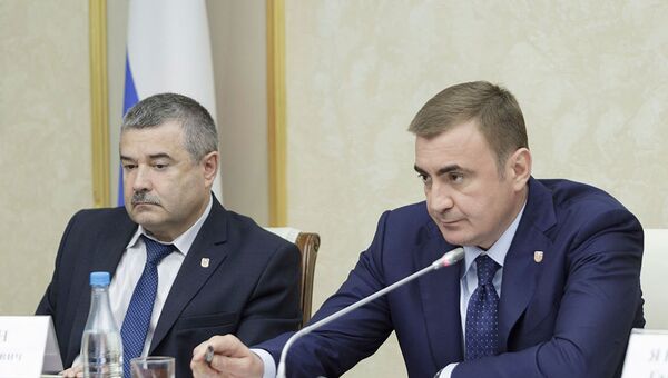 Губернатор Тульской области Алексей Дюмин (справа) Губернатор Тульской области Алексей Дюмин (справа)