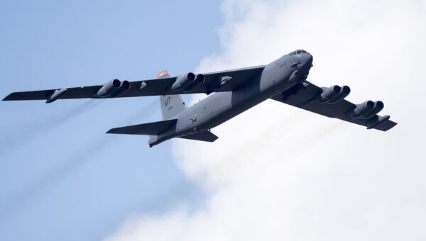 Американский бомбардировщик B-52. Архивное фото Американский бомбардировщик B-52. Архивное фото