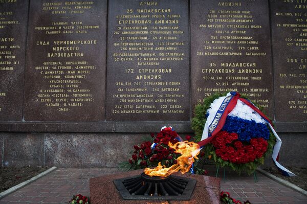 Вечный огонь у Мемориала героической обороны Севастополя 1941-1942 годов в городе Севастополе Вечный огонь у Мемориала героической обороны Севастополя 1941-1942 годов в городе Севастополе