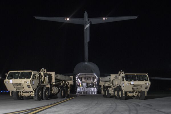 Разгрузка оборудования для развертывания системы ПВО THAAD на авиабазе в Пхентаке, Южная Корея. 6 марта 2017 Разгрузка оборудования для развертывания системы ПВО THAAD на авиабазе в Пхентаке, Южная Корея. 6 марта 2017