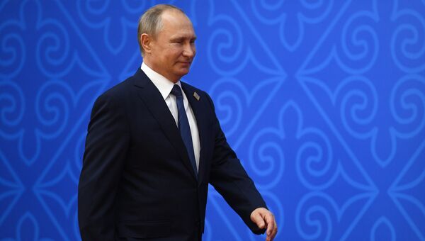 Президент РФ Владимир Путин перед заседанием совета глав государств - членов Шанхайской организации сотрудничества. 9 июня 2017 Президент РФ Владимир Путин перед заседанием совета глав государств - членов Шанхайской организации сотрудничества. 9 июня 2017