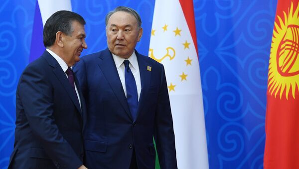 Президент Узбекистана Шавкат Мирзиеев и президент Казахстана Нурсултан Назарбаев на саммите ШОС в Астане. 9 июня 2017 Президент Узбекистана Шавкат Мирзиеев и президент Казахстана Нурсултан Назарбаев на саммите ШОС в Астане. 9 июня 2017