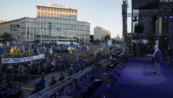 Президент Украины Петр Порошенко поздравил соотечественников с введением безвизового режима с Евросоюзом в Киеве. 10 июня 2017 Президент Украины Петр Порошенко поздравил соотечественников с введением безвизового режима с Евросоюзом в Киеве. 10 июня 2017
