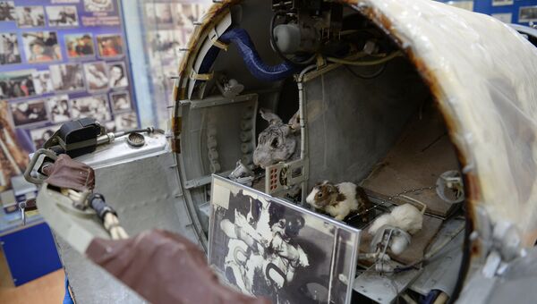 Биоспутник Космос-110, в котором летали последние советские собаки-космонавты Ветерок и Уголёк, в музее истории космодрома Байконур. Биоспутник Космос-110, в котором летали последние советские собаки-космонавты Ветерок и Уголёк, в музее истории космодрома Байконур.