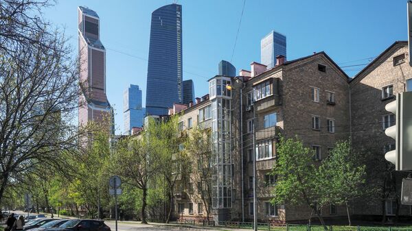 Пятиэтажные дома рядом с международным деловым центром Москва-Сити Пятиэтажные дома рядом с международным деловым центром Москва-Сити