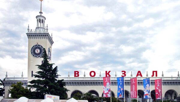 Флаги к Кубку конфедераций 2017 у железнодорожного вокзала в Сочи Флаги к Кубку конфедераций 2017 у железнодорожного вокзала в Сочи