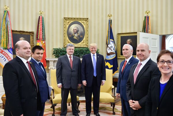 Президент Украины Петр Порошенко и президент США Дональд Трамп во время встречи. 20 июня 2017 Президент Украины Петр Порошенко и президент США Дональд Трамп во время встречи. 20 июня 2017