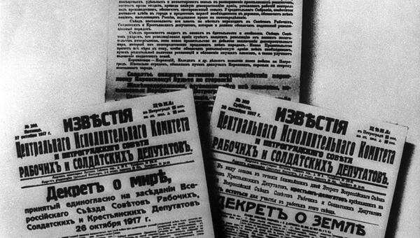 Обращение II съезда Советов Рабочим, солдатам и крестьянам, Декрет о мире,Декрет о земле, опубликованные в газетах. Октябрь 1917 года Обращение II съезда Советов Рабочим, солдатам и крестьянам, Декрет о мире,Декрет о земле, опубликованные в газетах. Октябрь 1917 года