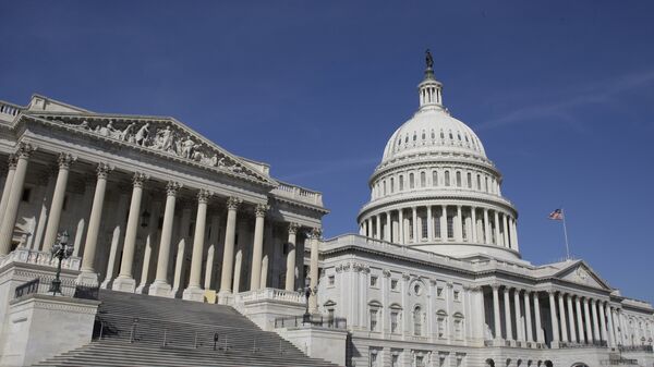 Здание конгресса США на Капитолийском холме в Вашингтоне Здание конгресса США на Капитолийском холме в Вашингтоне