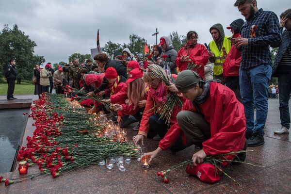 Участники патриотической акции Вахта памяти. Вечный огонь - 2017 Участники патриотической акции Вахта памяти. Вечный огонь - 2017