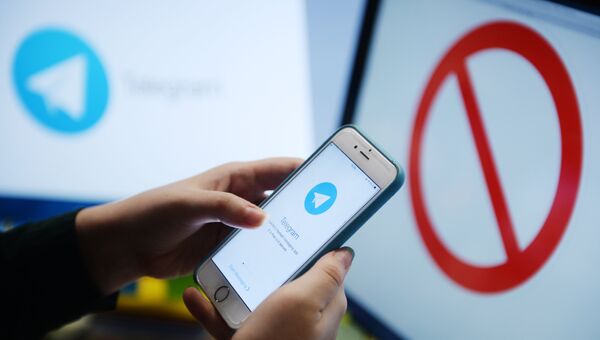 Мессенджер Telegram на экране телефона. Архивное фото Мессенджер Telegram на экране телефона. Архивное фото