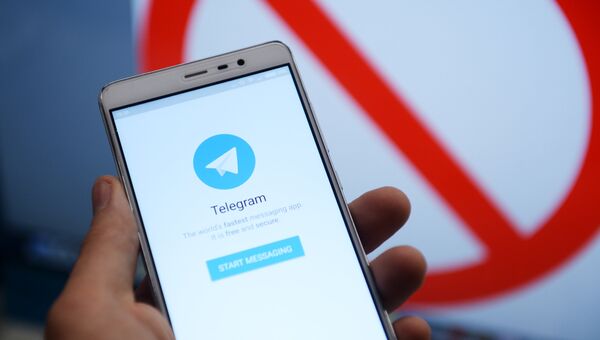 Мессенджер Telegram на экране телефона. Архивное фото Мессенджер Telegram на экране телефона. Архивное фото