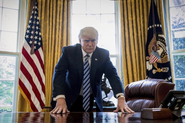 Президент США Дональд Трамп в Овальном кабинете Белого дома Президент США Дональд Трамп в Овальном кабинете Белого дома