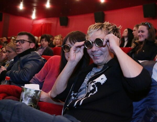 Солист группы Иванушки International Олег Яковлев перед началом премьеры фильма режиссера Сэма Рэйми Оз: Великий и Ужасный Солист группы Иванушки International Олег Яковлев перед началом премьеры фильма режиссера Сэма Рэйми Оз: Великий и Ужасный