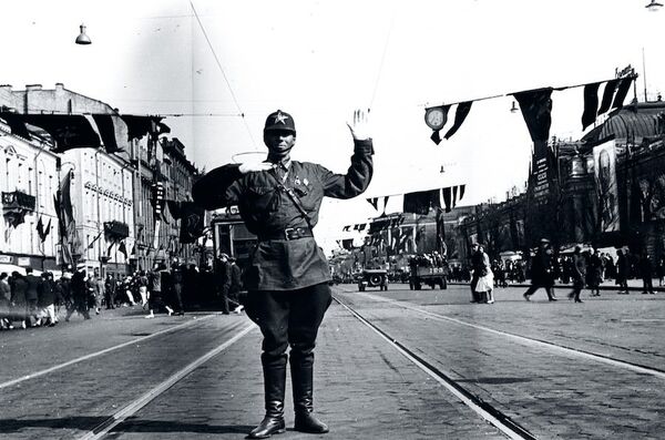 Выставка Братья Хенкины: открытие. Люди Ленинграда и Берлина 1920—1930-х годов в Эрмитаже Выставка Братья Хенкины: открытие. Люди Ленинграда и Берлина 1920—1930-х годов в Эрмитаже