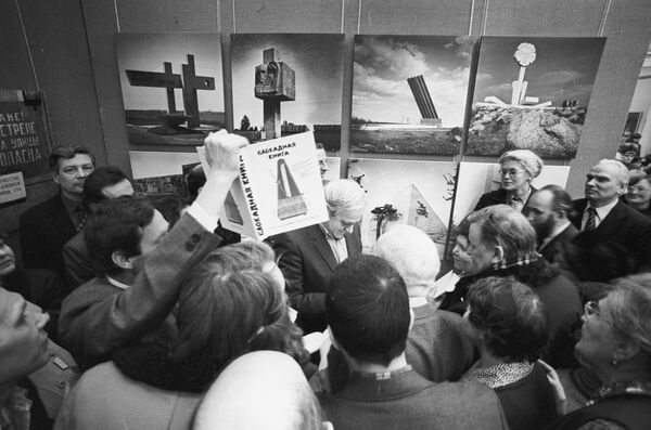 Встреча писателей Даниила Гранина и Александра Адамовича с читателями Встреча писателей Даниила Гранина и Александра Адамовича с читателями