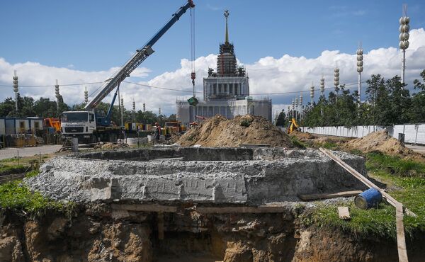 Работы по реконструкции на Главной аллее ВДНХ Работы по реконструкции на Главной аллее ВДНХ