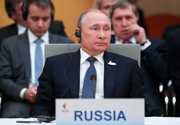 Владимир Путин на встрече лидеров стран БРИКС в преддверии саммита Группы двадцати G20 в Гамбурге. 7 июля 2017 Владимир Путин на встрече лидеров стран БРИКС в преддверии саммита Группы двадцати G20 в Гамбурге. 7 июля 2017