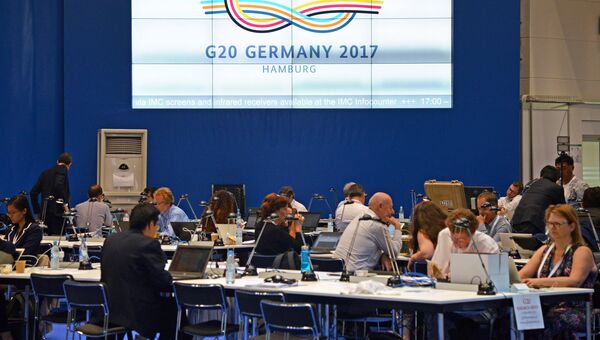 Журналисты в международном пресс-центре перед открытием саммита G20 Журналисты в международном пресс-центре перед открытием саммита G20