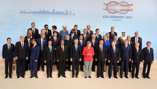 Президент РФ Владимир Путин на церемонии совместного фотографирования глав делегаций государств-участников Группы двадцати G20 Президент РФ Владимир Путин на церемонии совместного фотографирования глав делегаций государств-участников Группы двадцати G20