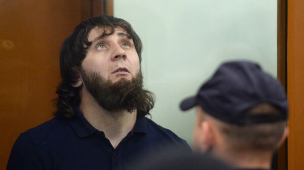 Заур Дадаев во время оглашения приговора в Московском окружном военном суде Заур Дадаев во время оглашения приговора в Московском окружном военном суде