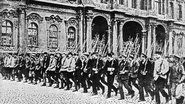 Отряд Красной гвардии на улицах Петрограда. 1917 год Отряд Красной гвардии на улицах Петрограда. 1917 год