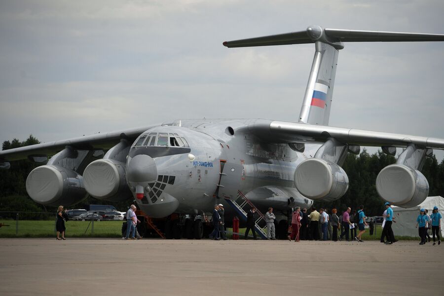 Самолет ИЛ-76 МД на Международном авиационно-космическом салоне МАКС-2017 в Жуковском. 18 июля 2017 Самолет ИЛ-76 МД на Международном авиационно-космическом салоне МАКС-2017 в Жуковском. 18 июля 2017
