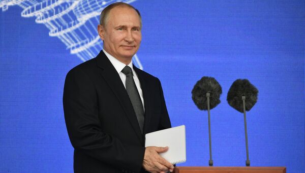 Президент РФ Владимир Путин выступает на церемонии открытия салона МАКС-2017 Президент РФ Владимир Путин выступает на церемонии открытия салона МАКС-2017