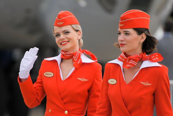 Стюардессы авиакомпании Аэрофлот на открытии Международного авиационно-космического салона МАКС-2017 Стюардессы авиакомпании Аэрофлот на открытии Международного авиационно-космического салона МАКС-2017