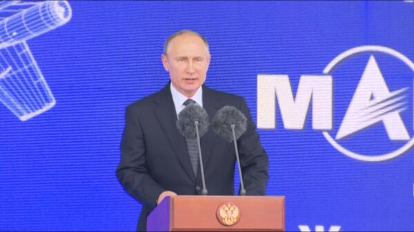 Путин поздравил МАКС с юбилеем и пожелал плодотворной работы участникам Путин поздравил МАКС с юбилеем и пожелал плодотворной работы участникам