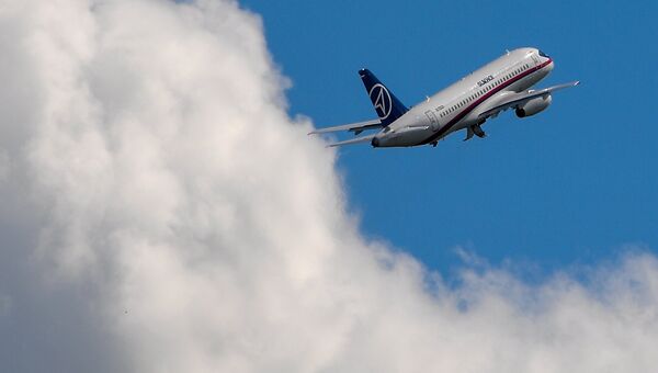 Ближнемагистральный пассажирский самолет Sukhoi Superjet 100 на открытии МАКС-2017 Ближнемагистральный пассажирский самолет Sukhoi Superjet 100 на открытии МАКС-2017