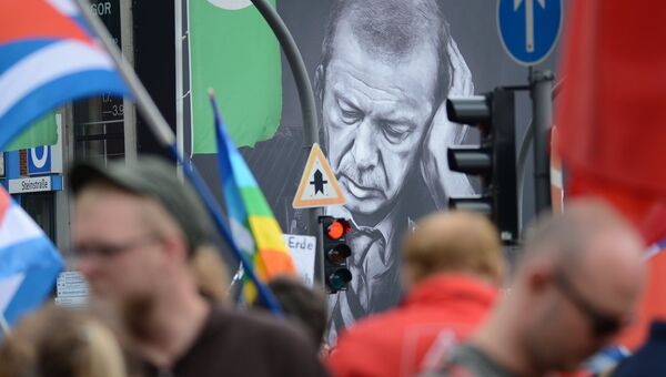 Портрет президента Турции Тайипа Эрдогана во время саммита G20 в Гамбурге. Архивное фото Портрет президента Турции Тайипа Эрдогана во время саммита G20 в Гамбурге. Архивное фото