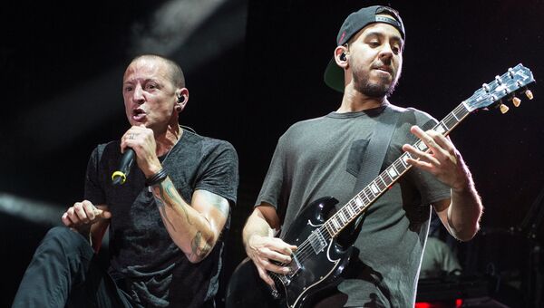 Участники американской группы Linkin Park Честер Беннингтон и Майк Шинода. Архивное фото Участники американской группы Linkin Park Честер Беннингтон и Майк Шинода. Архивное фото