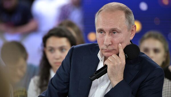 Владимир Путин во время Недетского разговора в образовательном центре для одаренных детей Сириус в Сочи. 21 июля 2017 Владимир Путин во время Недетского разговора в образовательном центре для одаренных детей Сириус в Сочи. 21 июля 2017