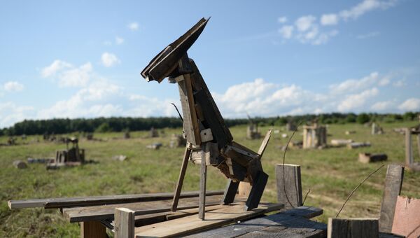 Арт-объект на фестивале ландшафтных объектов Архстояние в деревне Никола-Ленивец в Калужской области. 22 июля 2017 Арт-объект на фестивале ландшафтных объектов Архстояние в деревне Никола-Ленивец в Калужской области. 22 июля 2017