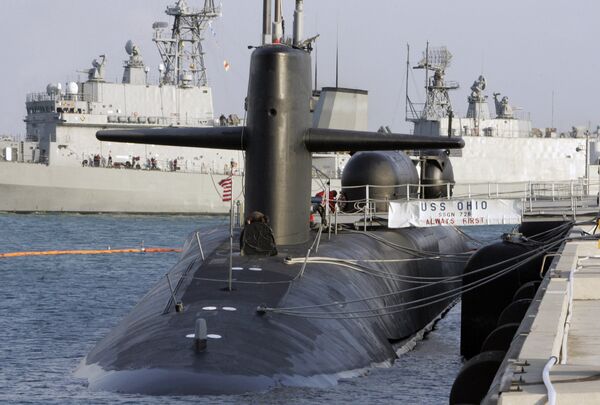 Подводная лодка ВМФ США класса Ohio на военно-морской базе в Пусане, Южная Корея Подводная лодка ВМФ США класса Ohio на военно-морской базе в Пусане, Южная Корея