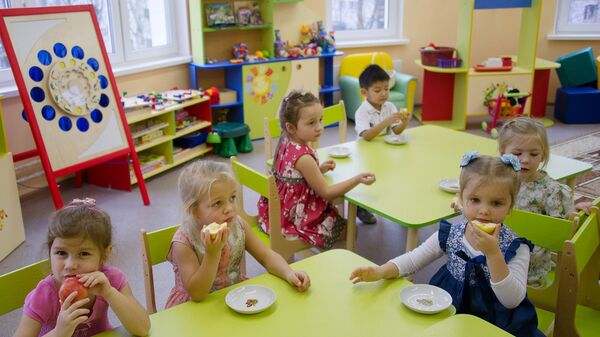 Дети в одном из детских дошкольных учреждений в Москве. Архивное фото