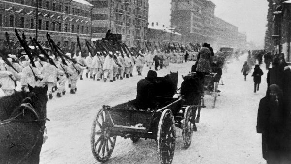 Лыжные отряды Красной Армии направляются на фронт. 1942 год Лыжные отряды Красной Армии направляются на фронт. 1942 год