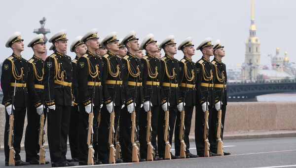 Во время главного военно-морского парада в честь Дня Военно-Морского Флота России в Санкт-Петербурге. 30 июля 2017 Во время главного военно-морского парада в честь Дня Военно-Морского Флота России в Санкт-Петербурге. 30 июля 2017
