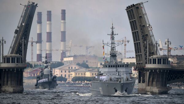 Во время главного военно-морского парада в честь Дня Военно-Морского Флота России в Санкт-Петербурге. 30 июля 2017 Во время главного военно-морского парада в честь Дня Военно-Морского Флота России в Санкт-Петербурге. 30 июля 2017