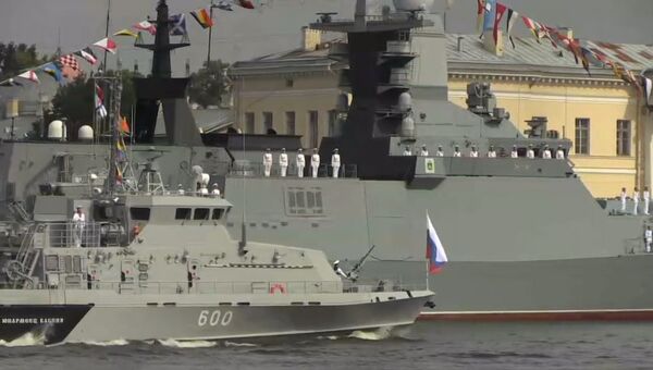 День ВМФ в России: Главный военно-морской парад и праздничный салют День ВМФ в России: Главный военно-морской парад и праздничный салют