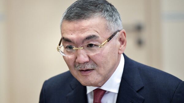 Глава Калмыкии Алексей Орлов во время встречи с президентом РФ Владимиром Путиным. 31 июля 2017 Глава Калмыкии Алексей Орлов во время встречи с президентом РФ Владимиром Путиным. 31 июля 2017