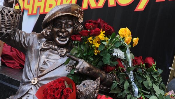 Памятник клоуну Олегу Попову установленный у здания цирка в Ростове-на-Дону. 31 июля 2017 Памятник клоуну Олегу Попову установленный у здания цирка в Ростове-на-Дону. 31 июля 2017
