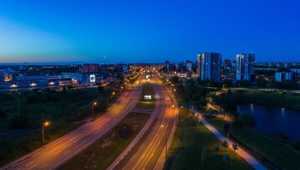 Автомобильная дорога в Таллине, Эстония. Архивное фото Автомобильная дорога в Таллине, Эстония. Архивное фото