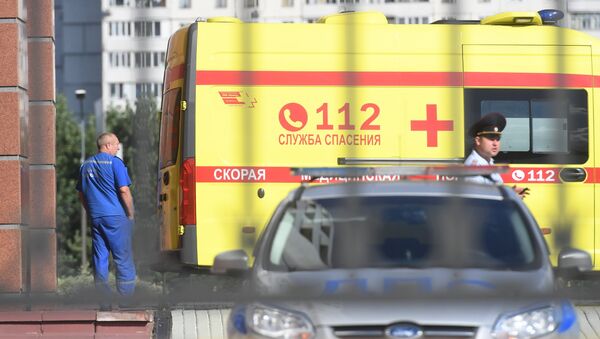 Автомобиль скорой медицинской помощи у здания Московского областного суда. Архивное фото Автомобиль скорой медицинской помощи у здания Московского областного суда. Архивное фото