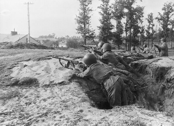 Подразделение Войска Польского ведет бой за Прагу. 1944 год Подразделение Войска Польского ведет бой за Прагу. 1944 год