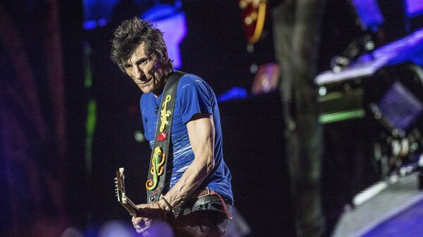 Гитарист The Rolling Stones начал продавать портреты коллег по группе