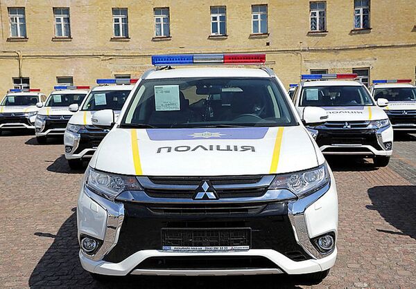 Церемония передача служебных автомобилей Mitsubishi Outlander PHEV Национальной полиции Украины Церемония передача служебных автомобилей Mitsubishi Outlander PHEV Национальной полиции Украины